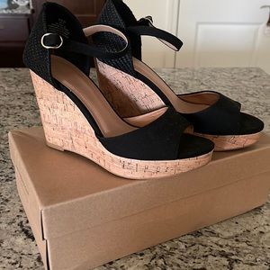 H&M black espadrilles. Cork wedge. Size 7. Great condition. Smoke free home.
